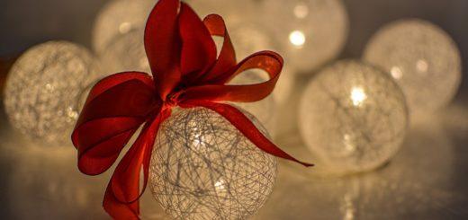 Авторские новогодние шары – почему это лучший вариант для праздника?